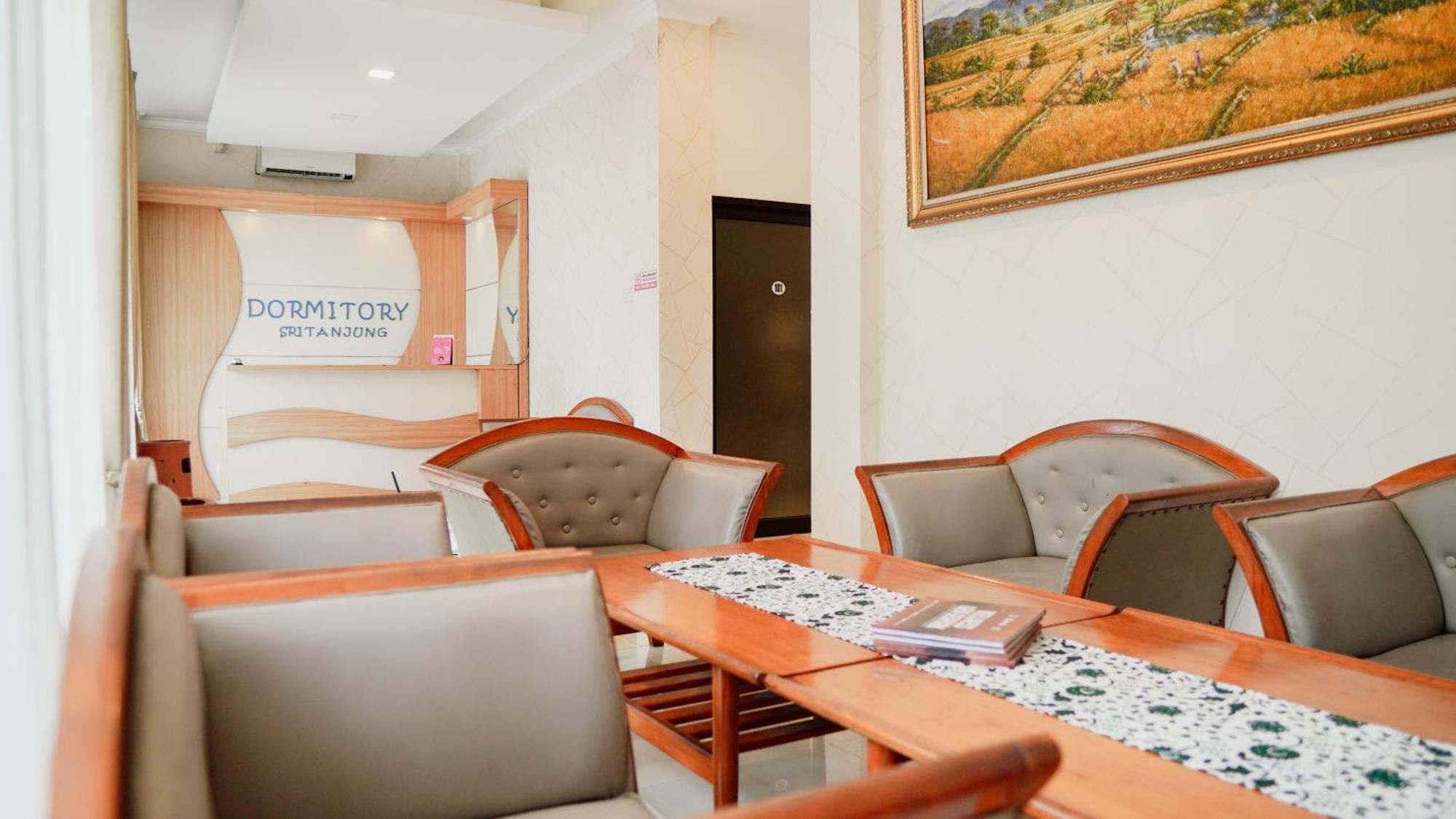 Dormitory Tourism Sritanjung Banyuwangi By Gajahsora Management 외부 사진